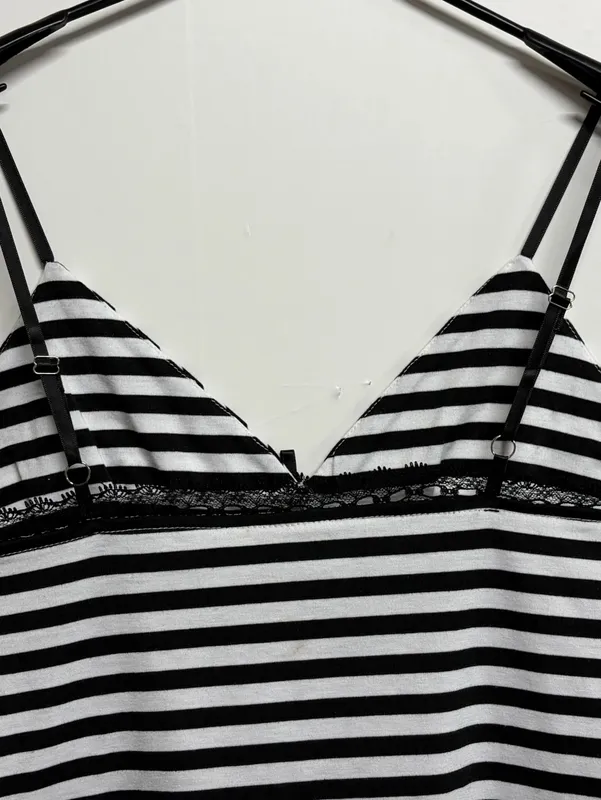 Y2k Emo Women Summer Streetwear Sexy Acubi V-neck Stripes Tank Tops Lace Trim Sleeveless Camisole Goth Grunge 2000s Alt Clothes