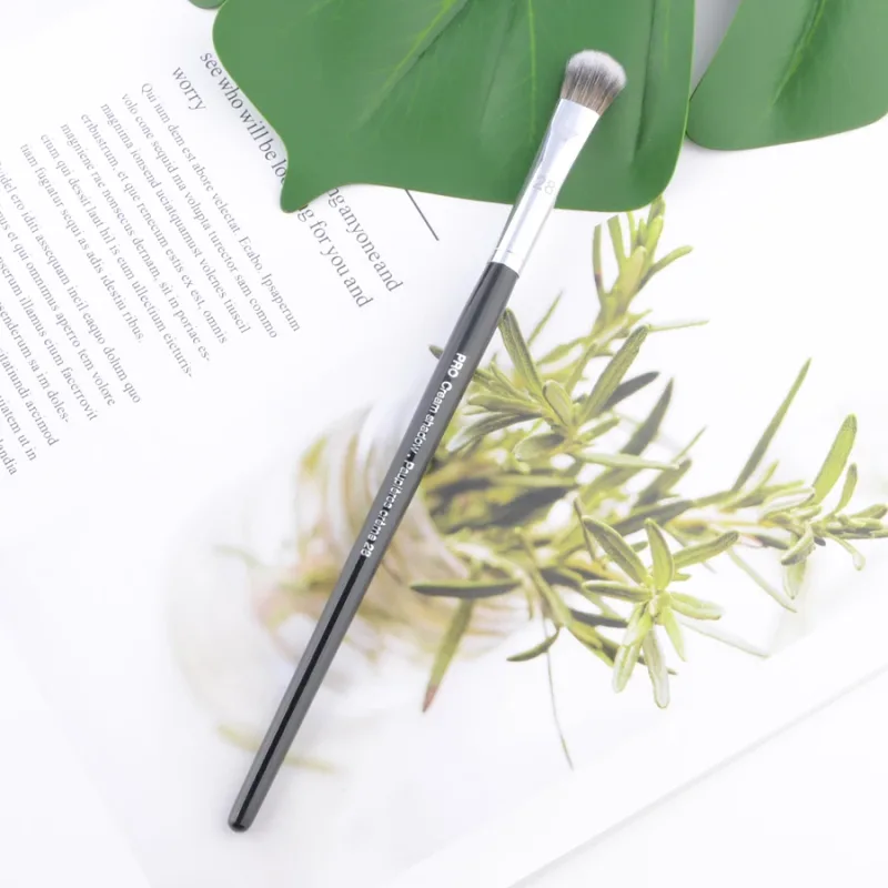 1 piece Pro cream shadow #28 Eyeshadow Nose shadow Eye Makeup brushes Make up brush Synthetic Hair wood handle