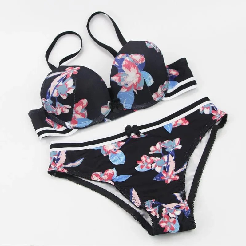 Nouvelle ไม่มีรอยต่อยี่ห้อเซ็กซี่ดอกไม้ Bras Pantes ชุด Push Up ชุดชั้นในสตรี BCDE Cup Plus ขนาดชุดชั้นใน