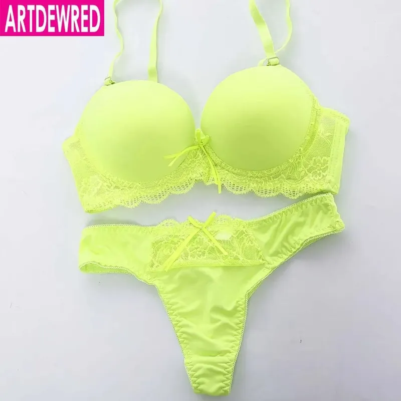 Bagong 2020 Brand Sexy Seamless One Piece Intimate Bras at Brief Sets Underwear Para sa Babaeng Babaeng Push Up Plunge Dress Mga Bra Set