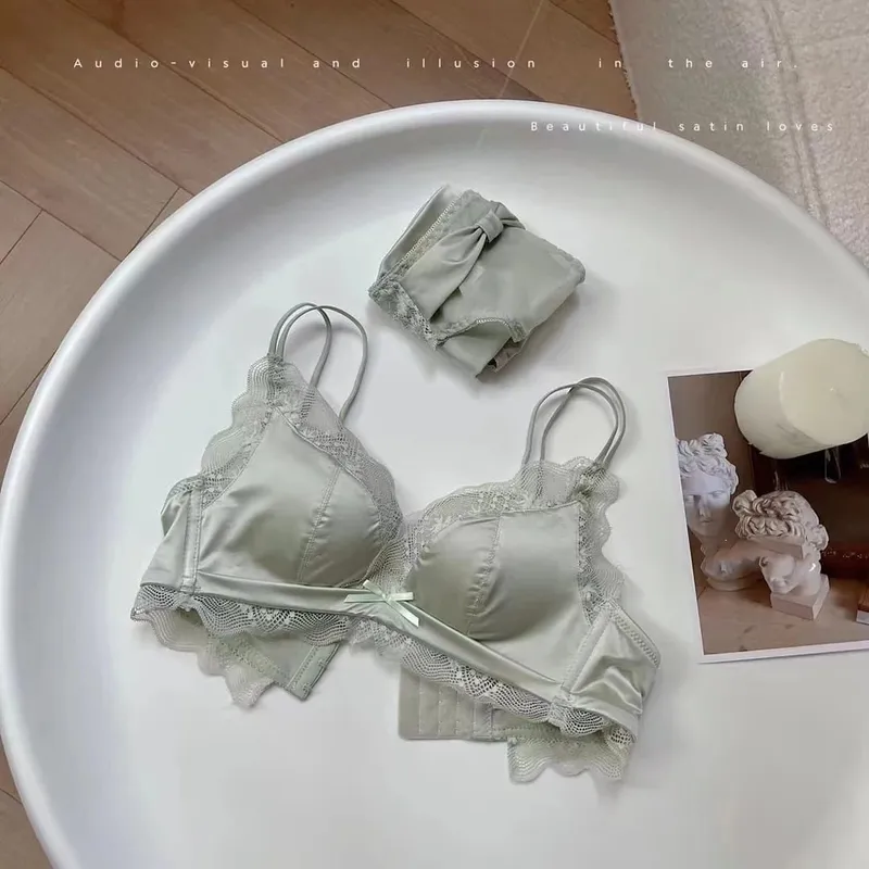 Set Pakaian Dalam Lateks Satin Renda Seksi Setelan Lingerie Payudara Kecil Nyaman Bersirkulasi Katun Tipis Setelan Bra Punggung Intim Cantik