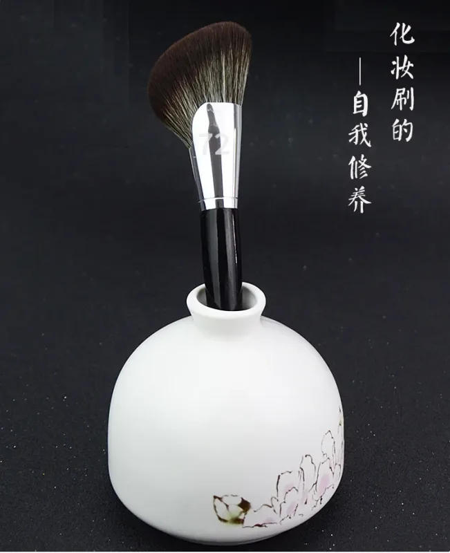 1 piece Pro Demi Fan Makeup brushes Face powder contour #72 Make up brush Bronzer Sculpting wood handle