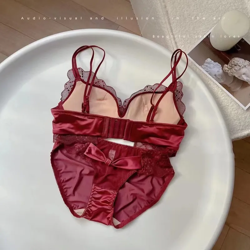 Set Pakaian Dalam Lateks Satin Renda Seksi Setelan Lingerie Payudara Kecil Nyaman Bersirkulasi Katun Tipis Setelan Bra Punggung Intim Cantik