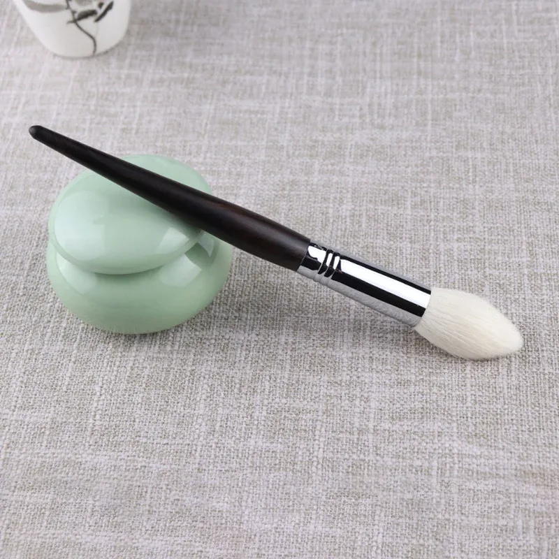 Professional Handmade Make Up Brush G033 Tapered Highlighter Brush Soft Saikoho Goat Hair Makeup Brushes