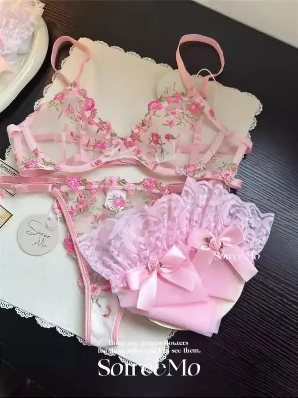 Vintage French Maid Sexy Lingerie Floral Embroidery Heavy Lace See-Through Set 32-38 AB Comfortable Plus Size Underwear MOYISU