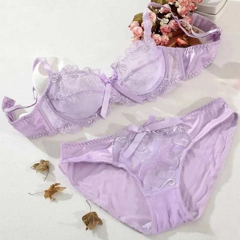 ผู้หญิง Bra และ Panty ภาษาฝรั่งเศสคำเย็บปักถักร้อยลูกไม้ Bralette ไร้สายสามเหลี่ยมถ้วย Bra Elegant บางสายรัดหน้าอกเล็กชุดชั้นใน