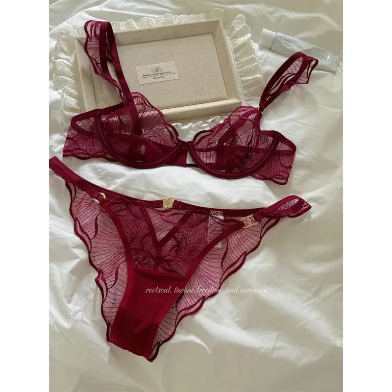 Romantic French Lace Bra Set Floral Embroidery Push Up Thin Cup Women Lingerie Bra & Panty Set Size 32-38AB セクシーな