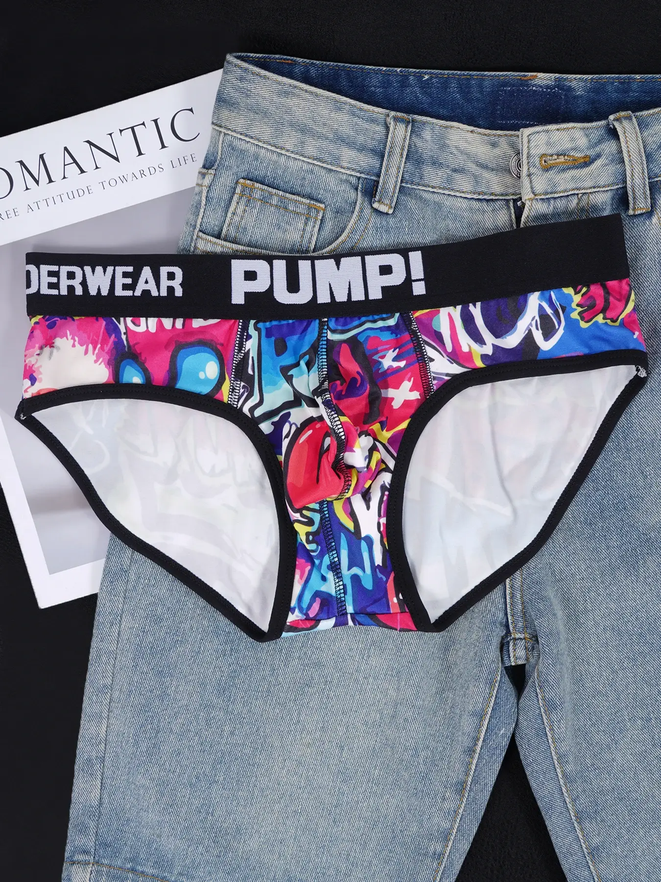Men’s Graffiti Print Triangle Underwear Elastic Waistband Ice Silk Breathable Underwear