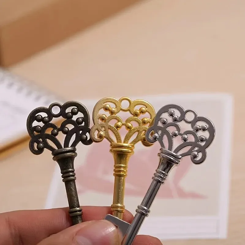 1pc Bottle Opener Vintage Crown Key Shape Bottle Opener Suitable For Bar Or Household Barware Tool Wedding Gift Kitchen Gadget