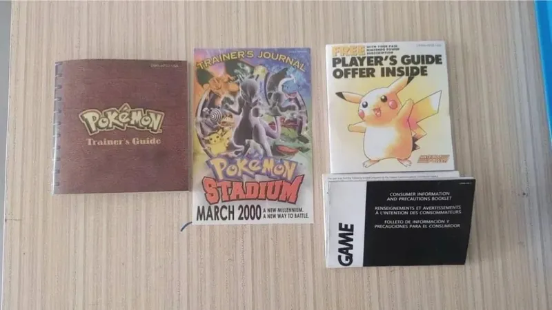 Pokemon Series Blue/Crystal/Gold/Green/Red/Silver/Yellow GBC Game in Box with Manuals for Video Game Cartridge USA Version