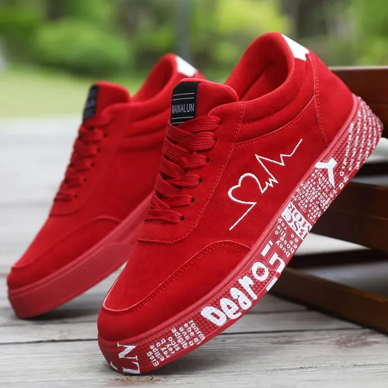 Men's lightweight casual sneakers. Everyday outdoor running and skate shoes for men. Colors: black and red. Sizes: 39 to 48.
