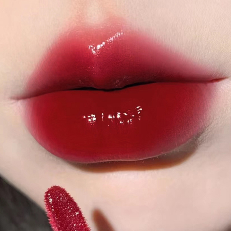 Light Lacquer Lip Glass-Like - Mirror Shine Hydrating Formula; Προστατεύει από μουντζούρες και χαρίζει λάμψη στο δέρμα
