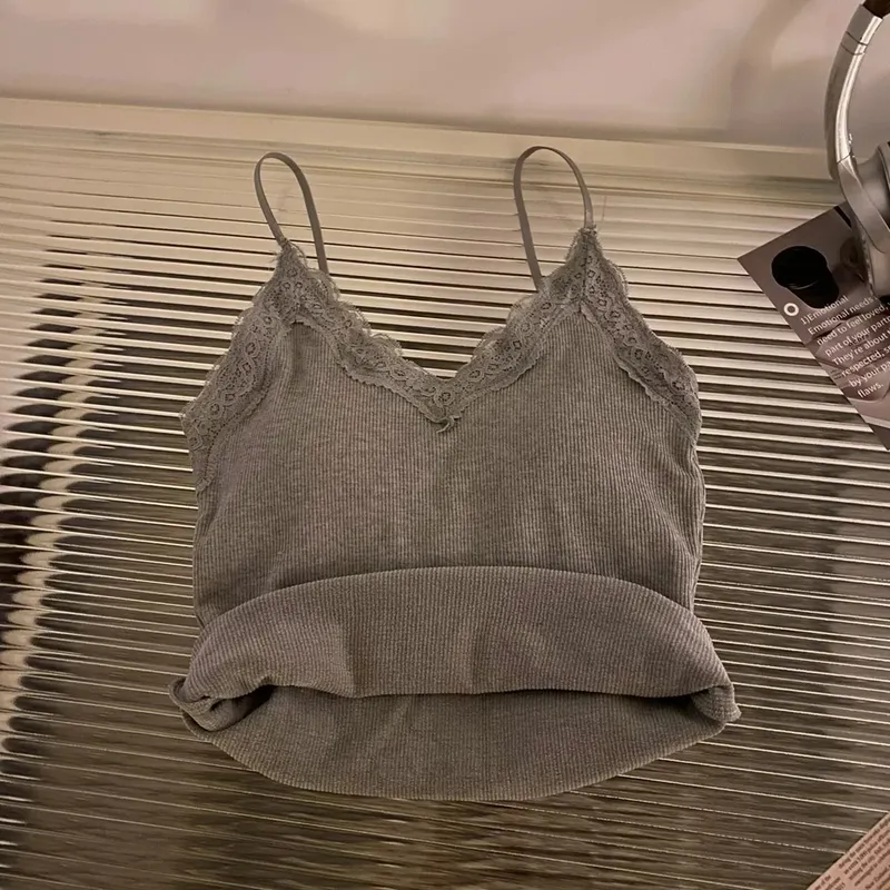 2026 verão fino elegante camis feminino camisola regata sexy sem mangas espartilho topo com almofada no peito doce rendas retalhos colheita topos
