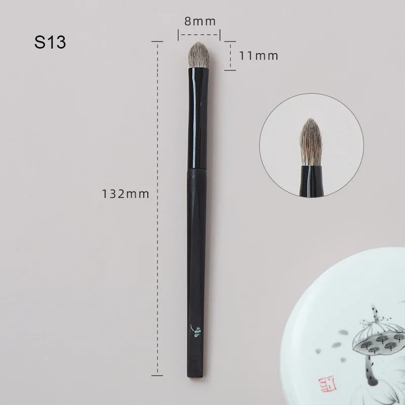 Shoushoulang Hand Crafted Makeup Brush Heart Shape Eye Shadow Brush S13 Soft Goat Squirrel Hair Ebony Wood Handle Makeup Brushes