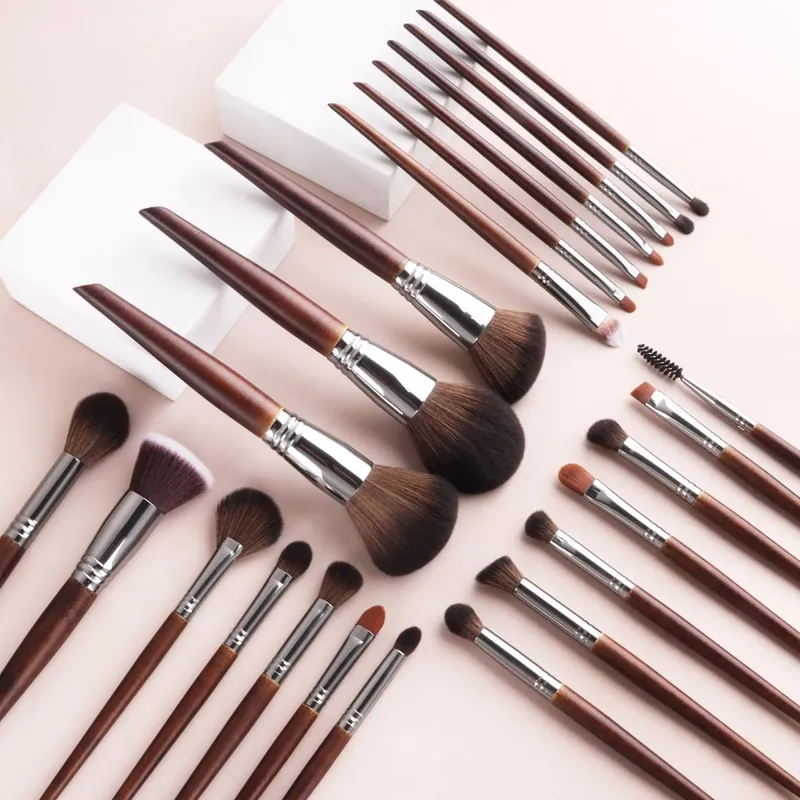 24 makeup brushes with wooden handles Natural Makeup Brushes Set Eyeshadow Make Up Brush Hair Kit for Makeup nabor kistey Blendi