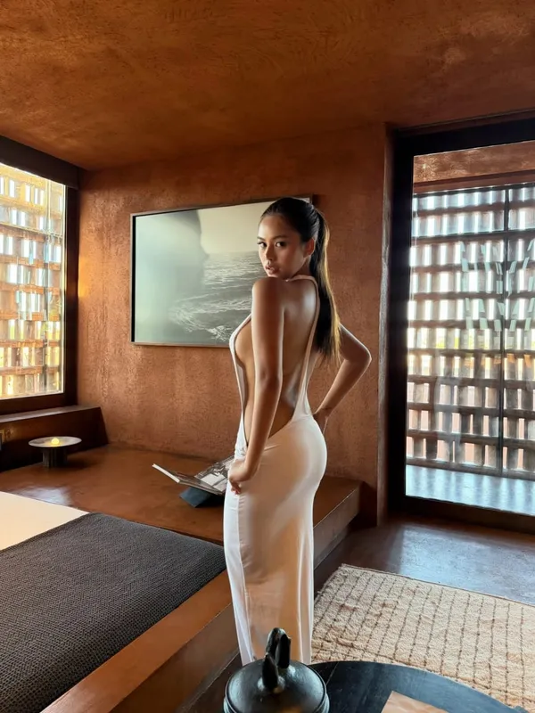European and American Ins Style Deep V-Neck Waist sexy Solid Color Simple and Advanced Hollow Backless Hanging Neck Dress