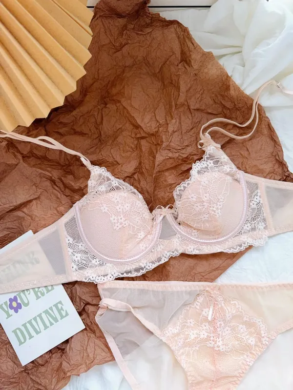 Sexy Black Lace Lingerie Set with Underwire Comfortable Lift for Larger Busts