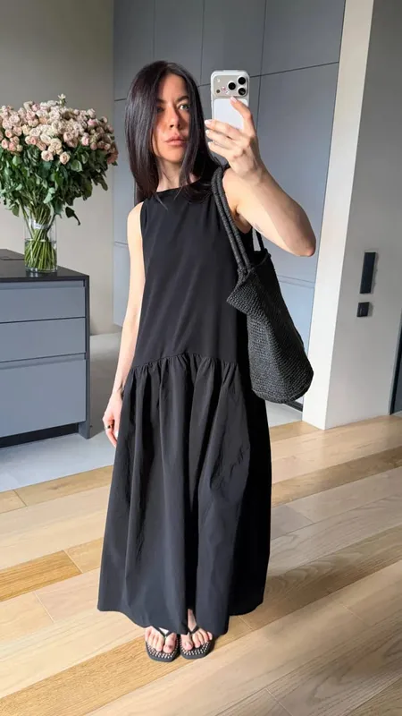 Gaun Minimalis Ulang-alik Tanpa Lengan Kru Leher Slim Fit Wanita Musim Panas 2026 Kedatangan Baru Pakaian Harian Panjang Hitam Elegant