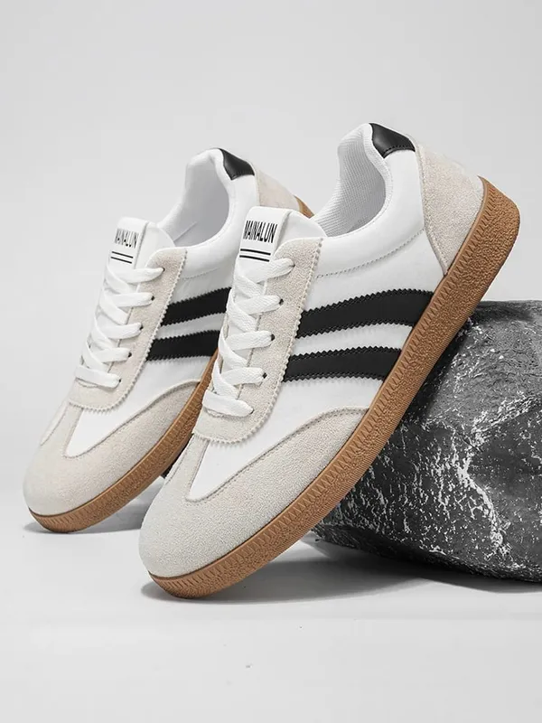 A Pair of Skateboard Shoes Shoes for men German Training Shoes Men's tennis shoes Men'S Fashionable Sports And Leisure Shoes