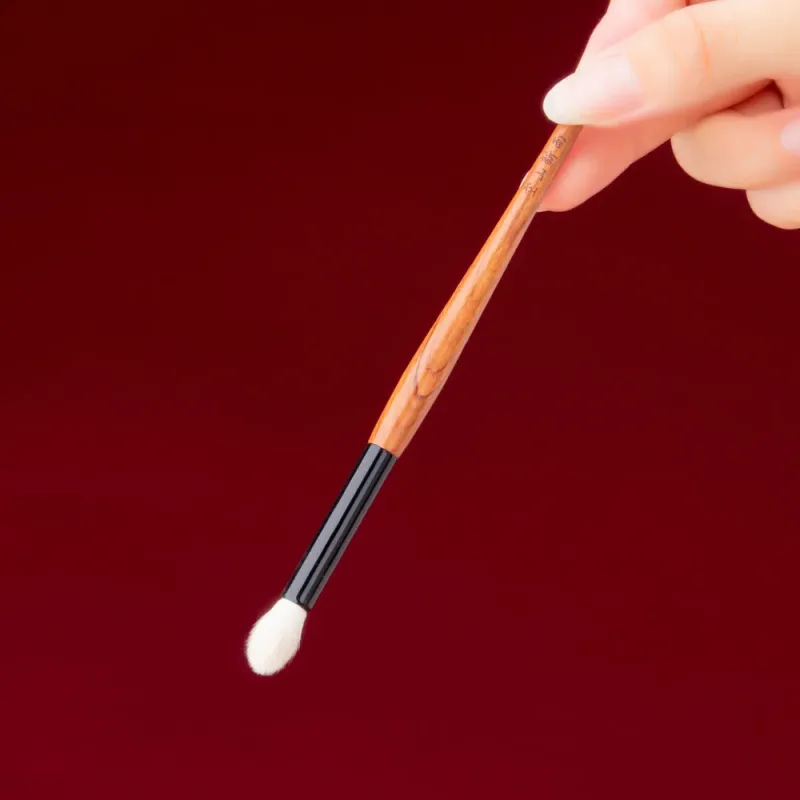 CL108 Soft Saikoho Goat Hair Tapered Eye Shadow Blending Brush African Rosewood Handle Makeup Brush Hand Crafted Makeup Brushes