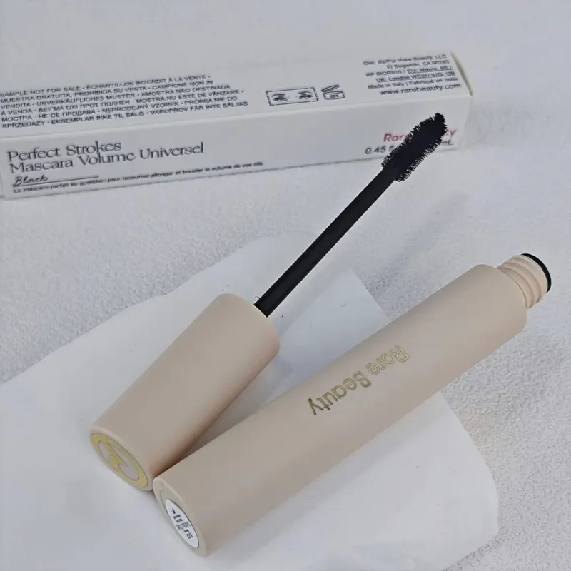 Rare Beauty Vysoce elastická řasenka Perfect Strokes Univerzální objemová řasenka Rare Beauty objemová ondulace a prodloužení