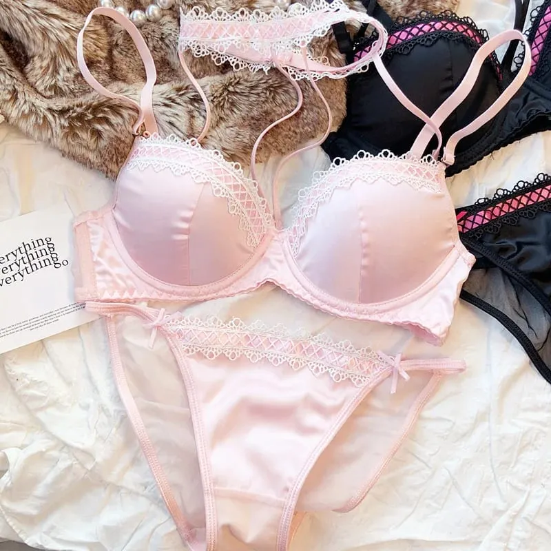 Lolita français pur désir Sexy dentelle Satin épice fille soutien-gorge petite poitrine rassemblement licou creux ensemble de sous-vêtements doux à armatures