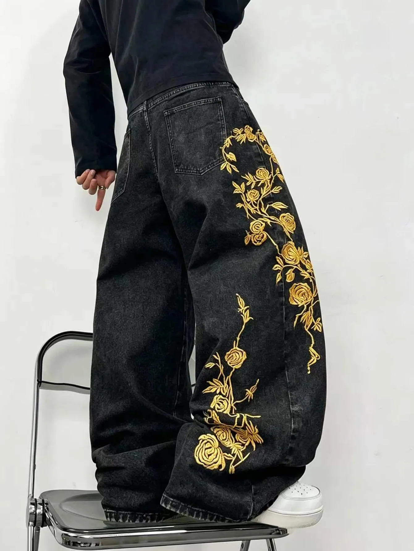 Men's Vintage Rose Embroidery Design Black Baggy Jeans Men Y2K Streetwear Skate Style Fashionable Versatile Wide-Leg Pants