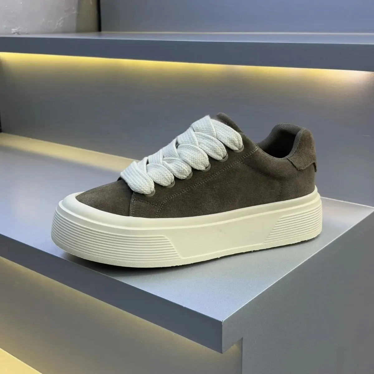 Men Suede Platform Sneakers Thick Sole Casual Skate Shoes Lace Up Comfortable Non Slip Retro Sports Shoes for Men