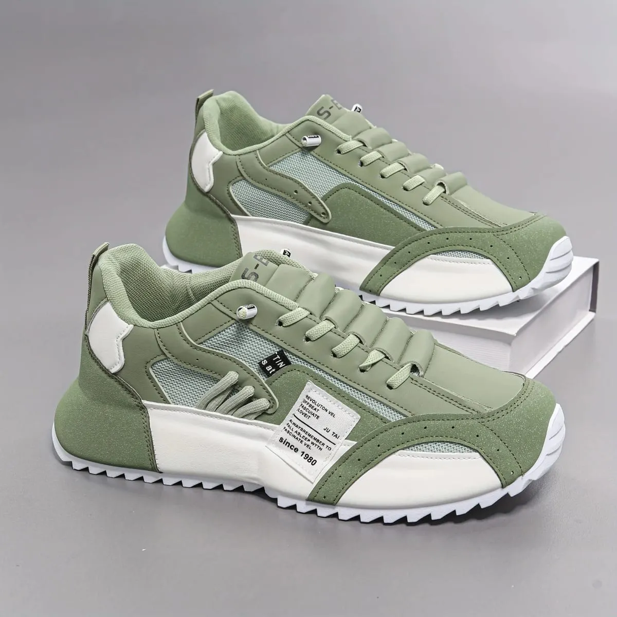 Men's Outdoor Casual Shoes Everyday Casual Running Shoes for Men Sizes 39 to 47