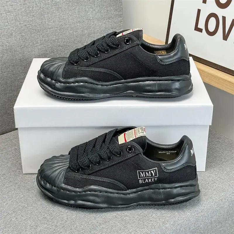 2026 New Men Women Skate Shoes Low Top Trendy Street Style Couple Sneakers Non-slip Wear Resistant Daily Footwear