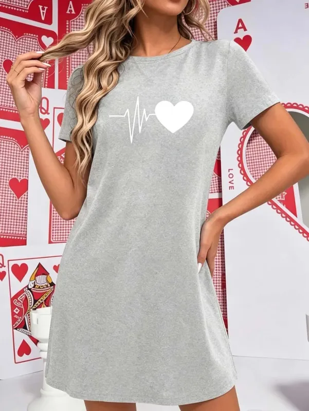Women's elegant short-sleeved dress with heart-shaped print suitable for casual outings and comfortable wear.