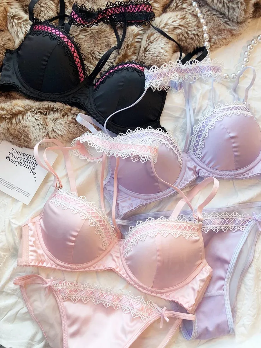 Lolita français pur désir Sexy dentelle Satin épice fille soutien-gorge petite poitrine rassemblement licou creux ensemble de sous-vêtements doux à armatures