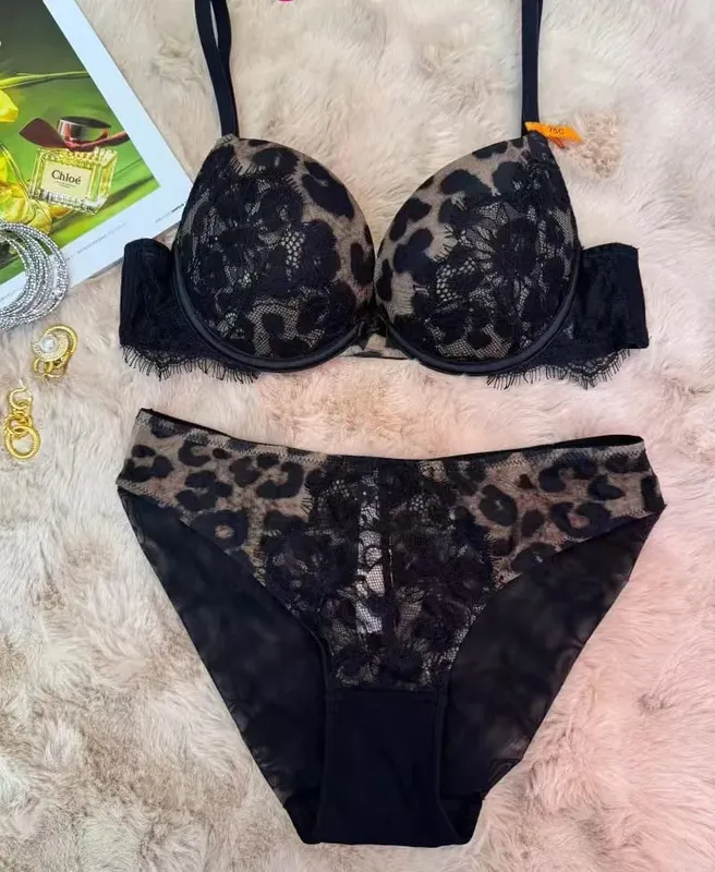 Women's Sexy Lace Push-Up Bra Set with Steel Ring Gathered Comfortable Close-Fitting Daily Lingerie