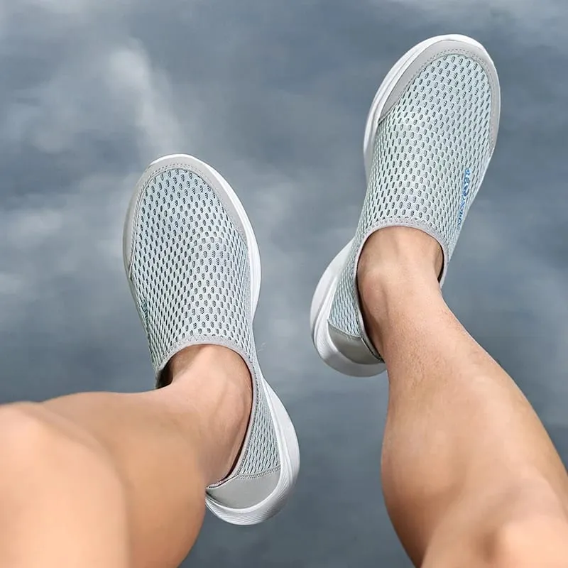 Comfortable and stylish running shoes outdoor sports shoes couple shoes running fitness leisure and casual walking shoes.