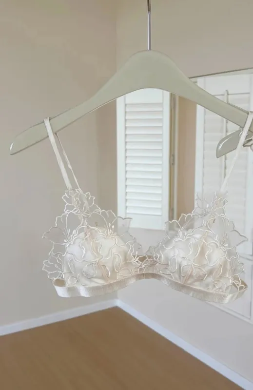 ​ Elegant French Lace Bralette Wireless Triangle Cup No Underwire Thin Straps Small Bust Women Comfort Lingerie Set BANERDANNI