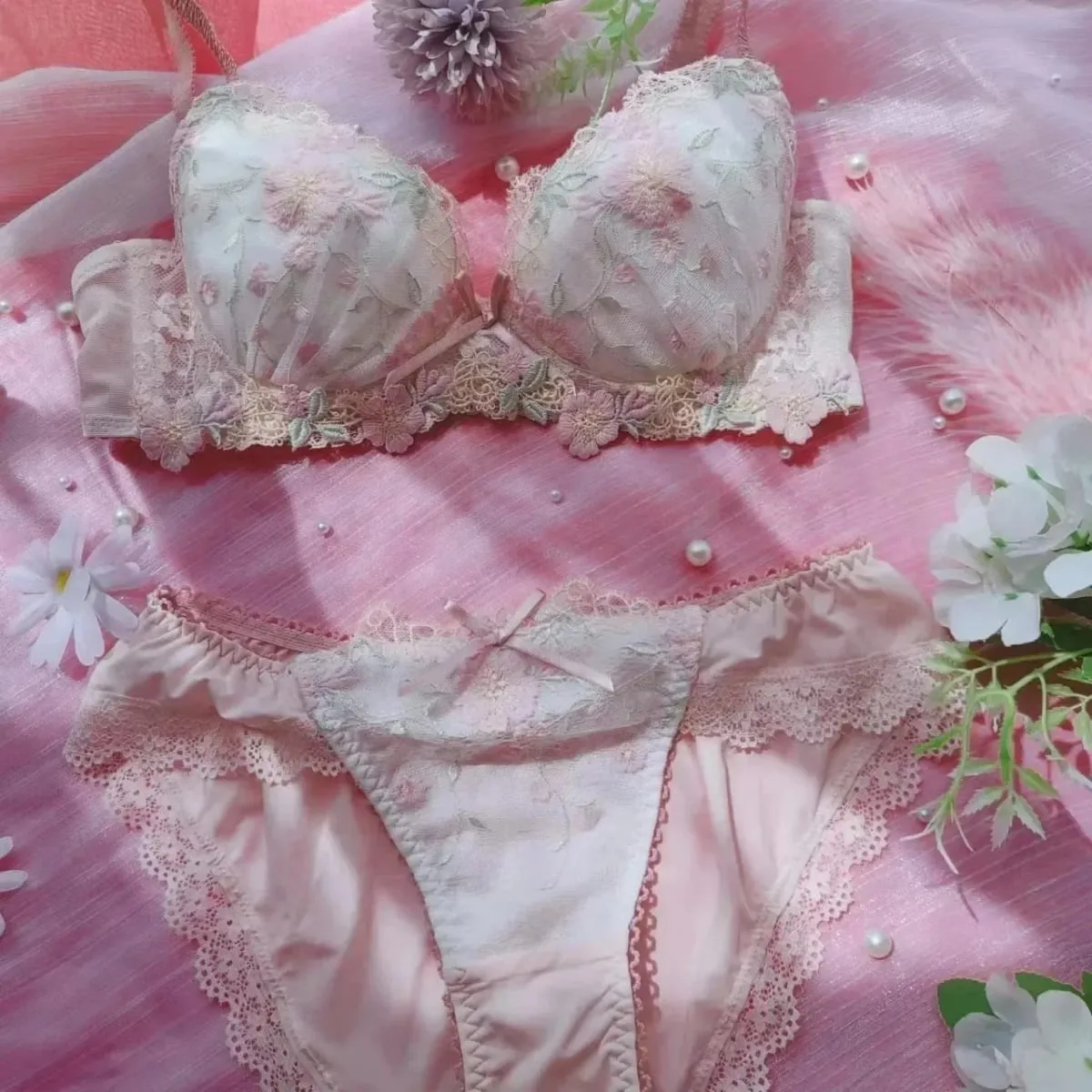 Women's Lace Underwear Set Embroidery Bra & Panties Comfortable Thin Push Up Lingerie