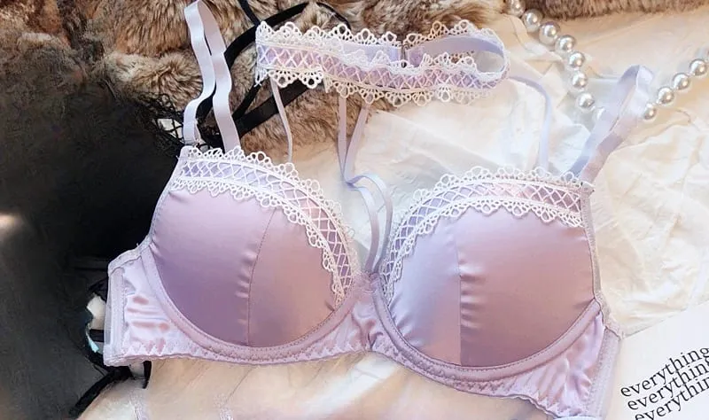 Lolita français pur désir Sexy dentelle Satin épice fille soutien-gorge petite poitrine rassemblement licou creux ensemble de sous-vêtements doux à armatures