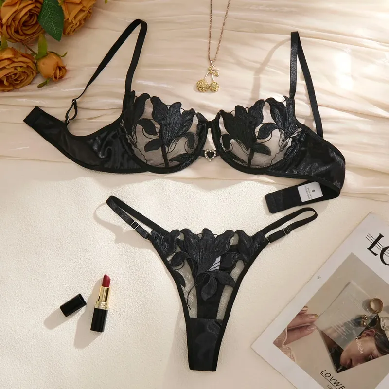 Embroidered Print Pajama Set - A Set Featuring a Floral Design Suitable for Women a Sexy Bra ZA824031