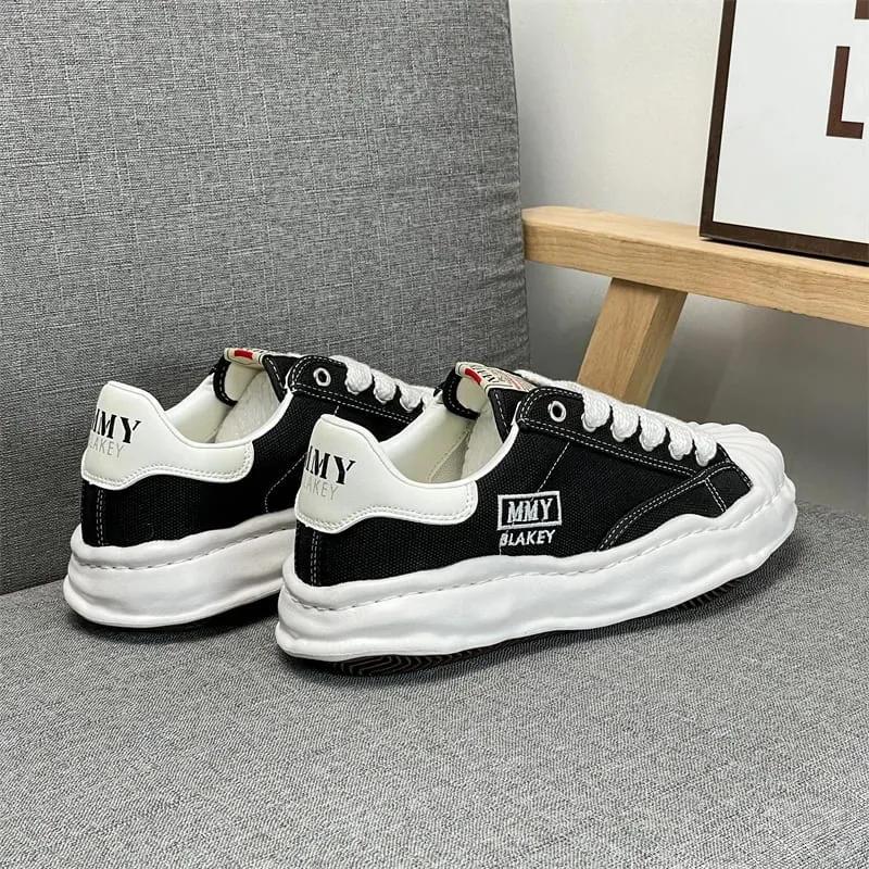 2026 New Men Women Skate Shoes Low Top Trendy Street Style Couple Sneakers Non-slip Wear Resistant Daily Footwear