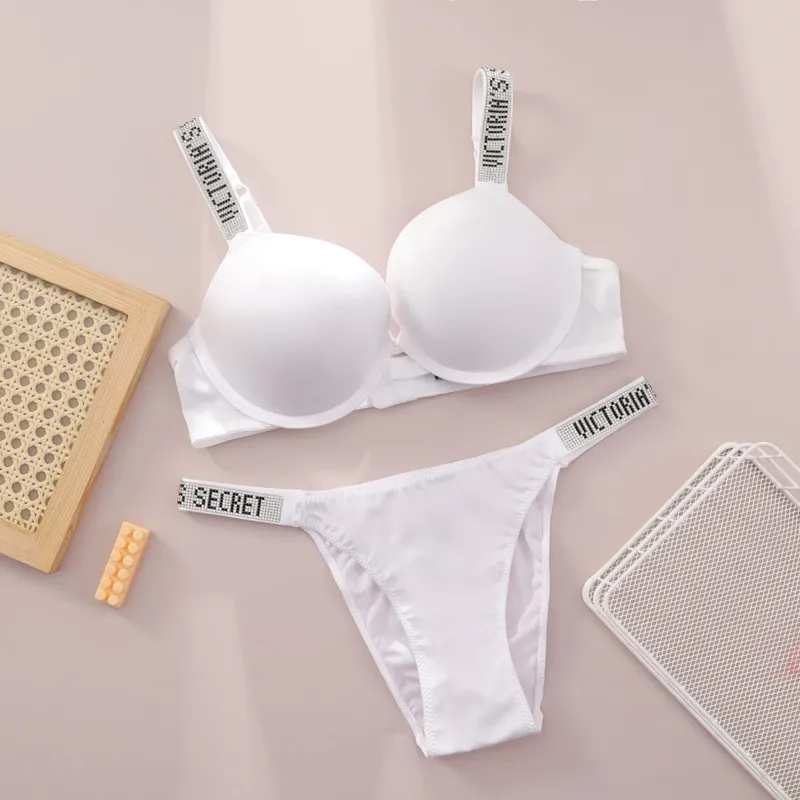 Nuovo set di lingerie in pizzo V Reggiseno e slip Set reggiseno e slip sexy da donna Comodo push up Shapewear regolabile imbottito raccolto