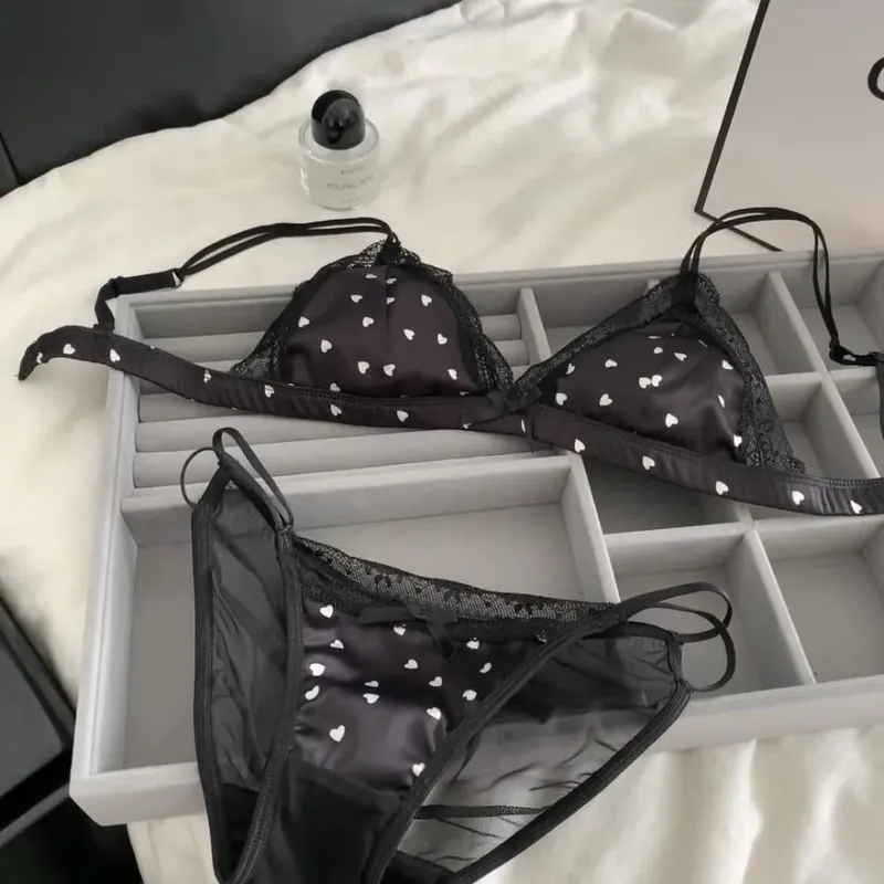 セクシーな Conjunto de bragas y sujetador de encaje satinado de estilo francés, lencería dulce sin aros con copa triangular fina para mujeres jóvenes de busto pequeño, talla 32-38