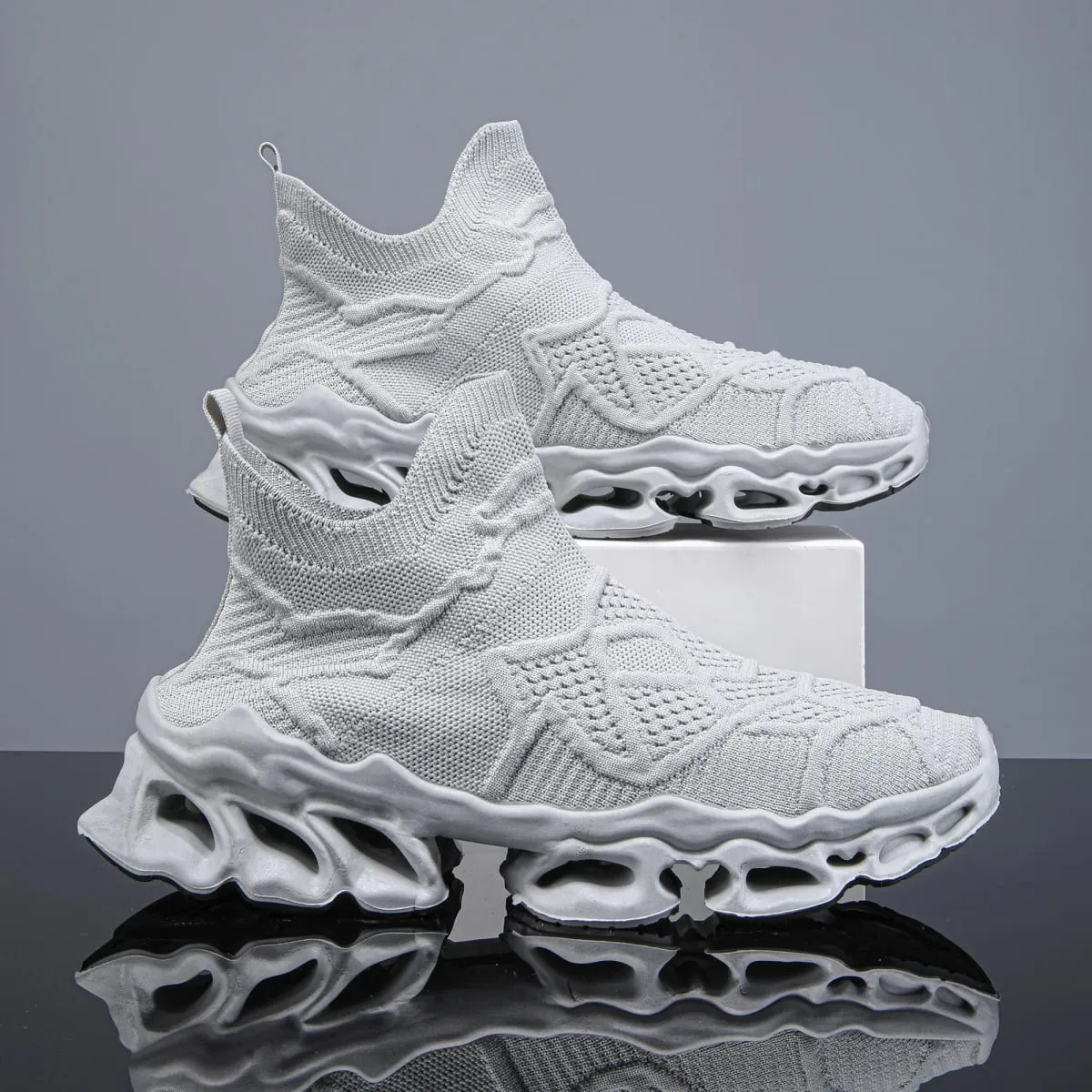 Men's Stylish Lightweight Casual Sneakers New Style Mesh Breathable Blade Sole Comfortable Fashionable Men's Footwear