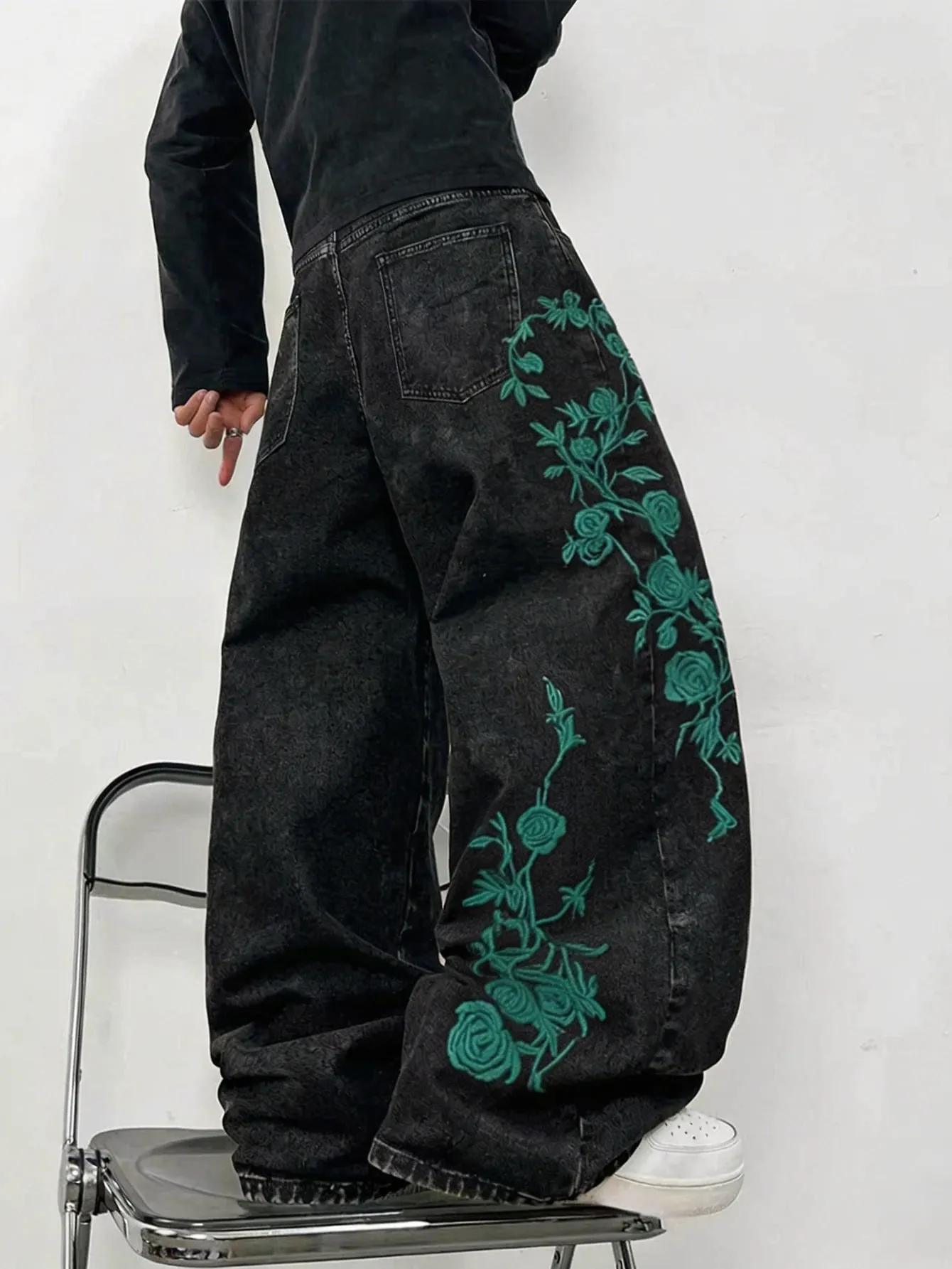 Men's Vintage Rose Embroidery Design Black Baggy Jeans Men Y2K Streetwear Skate Style Fashionable Versatile Wide-Leg Pants