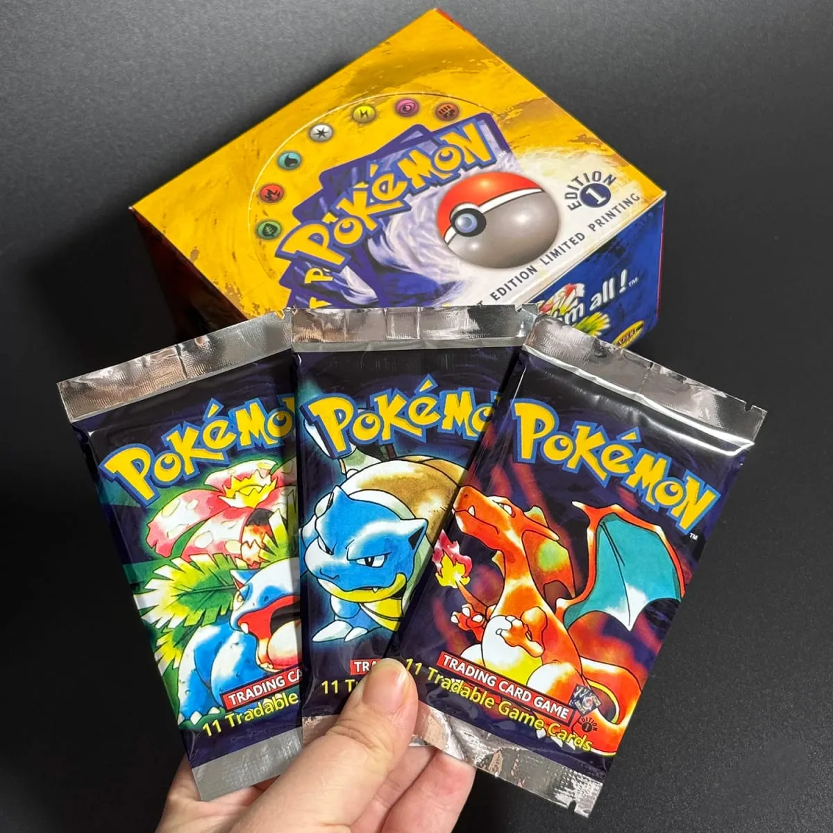 1ère édition ensemble de Base 1999 Booster Pack TCG ensemble de Base cartes de jeu illimitées Pokemon Charizard Blastoise Venusaur PTCG à collectionner