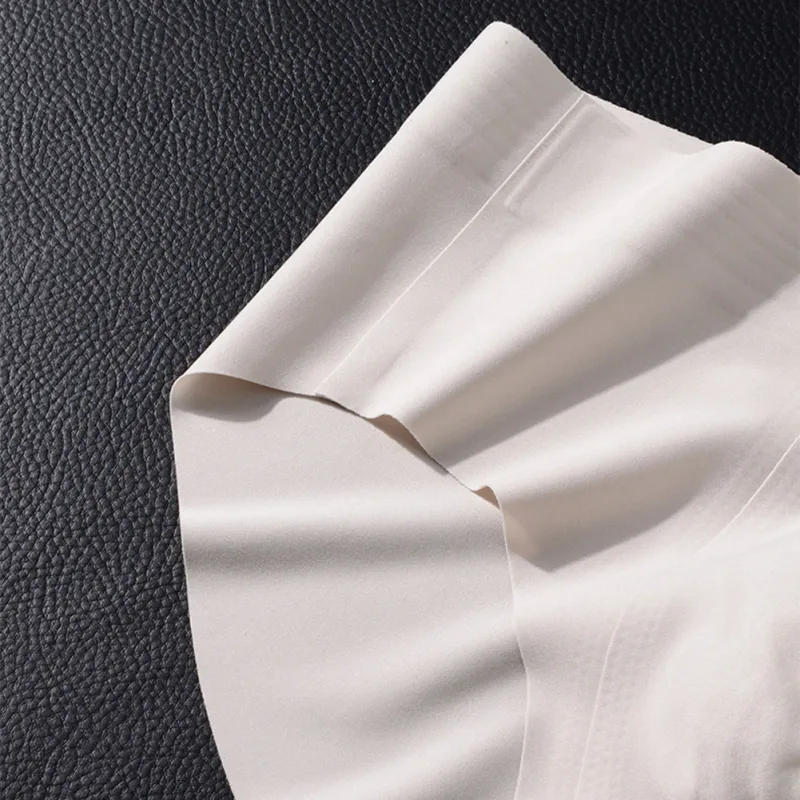 Men Thin Seamless Ice Silk Briefs Underwear 3D Bulge Pouch Breathable Underpants Breathable Quick Dry Male Panties Solid Color