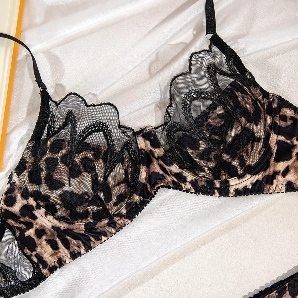 Conjunto de lencería Sexy de encaje fino con estampado de leopardo, ropa interior transparente sin anillo de acero, ropa exótica — image 2