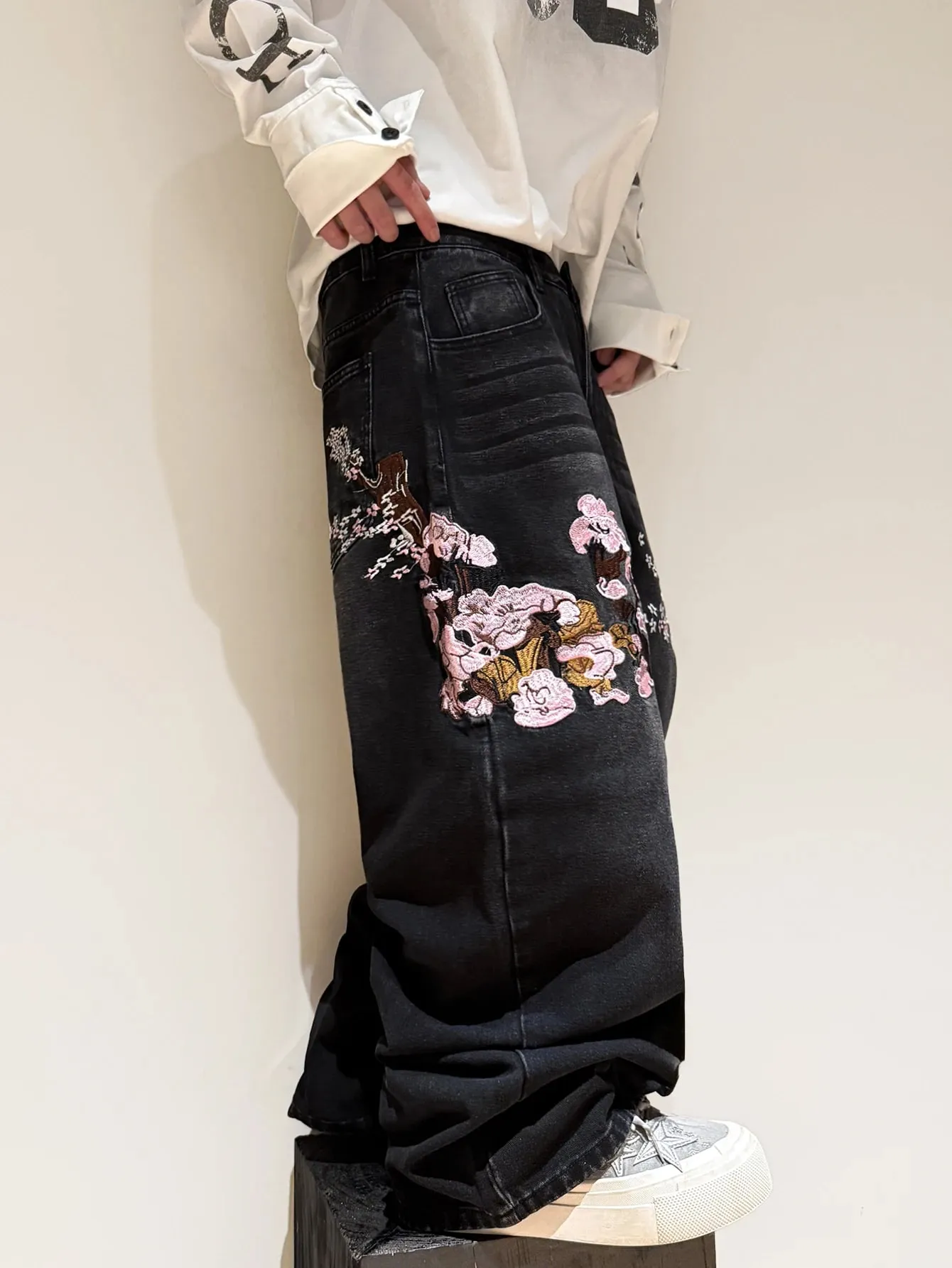 American Vintage Floral Embroidery Design Black Baggy Jeans Man Y2K Trendy Streetwear Fashion Casual Versatile Wide-Leg Pants