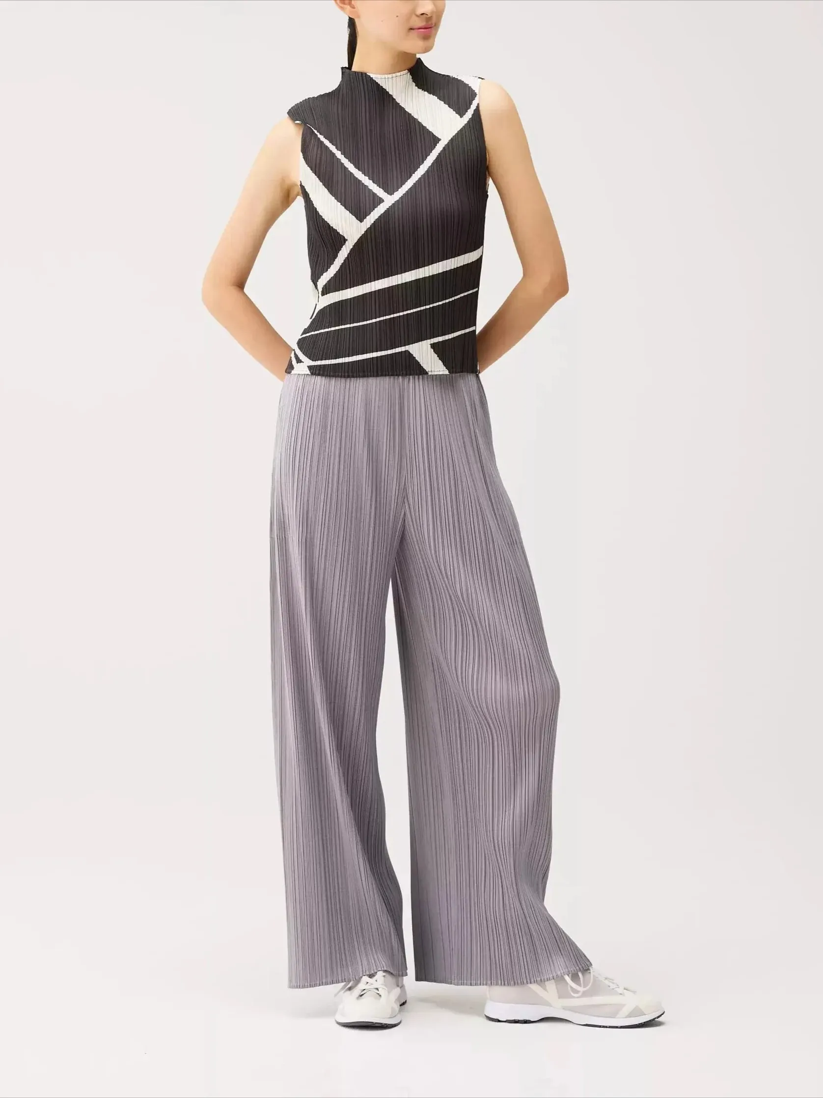 Miyake Pleated Top Women Sleeveless Geometric Black White Vest 2026 Summer High Neck Slim Casual Elegant Trendy New Hot Fit
