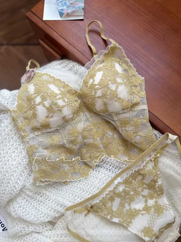 Elegant French Embroidered Halter Bra Small Chest Wrinkle-Free Lingerie Set Beauty Back UK Fit Adjustable Comfort Summer MOYISU