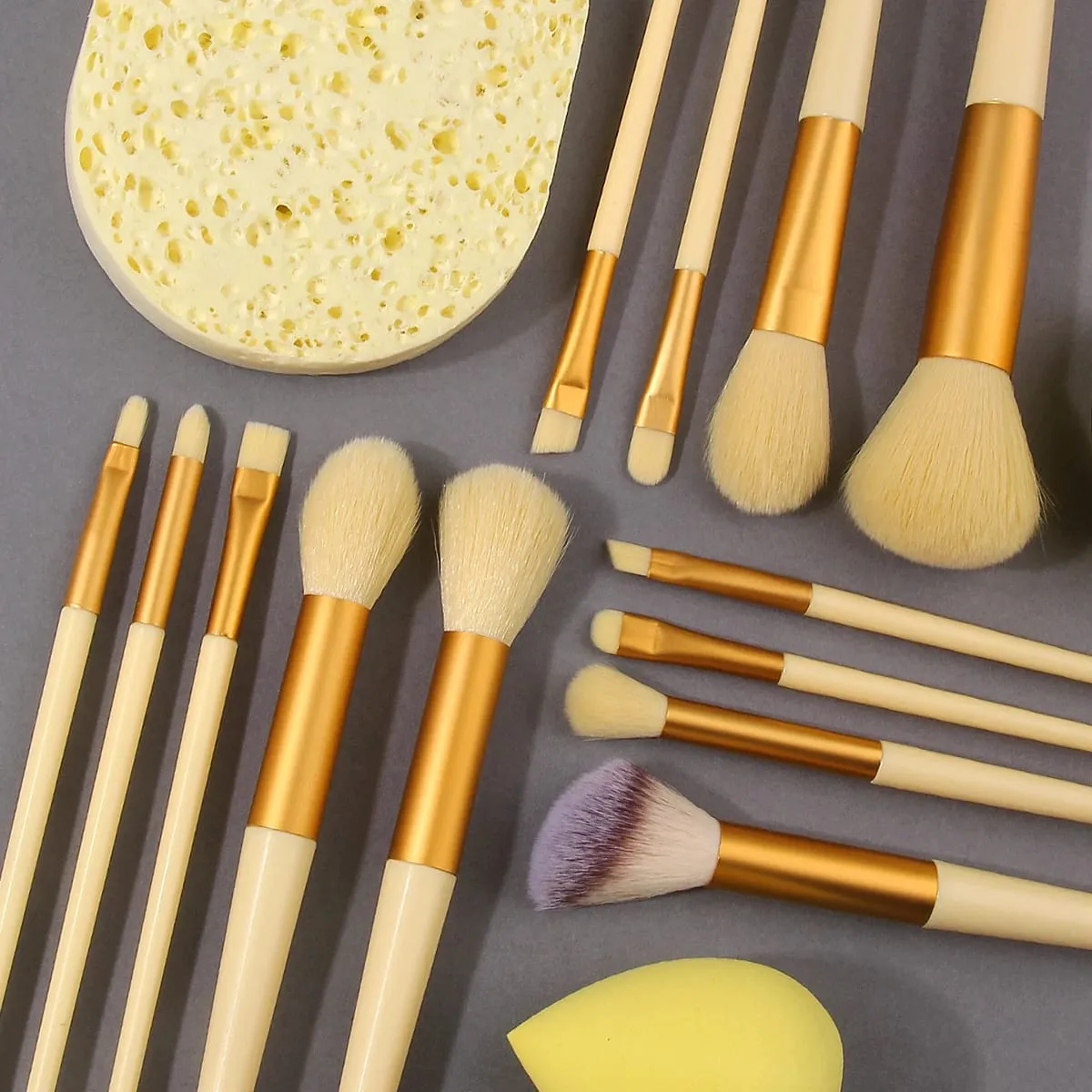 Hot Sale 16PCS Makeup Brush & Sponge Kit Cream Gold Brushes + Yellow Beauty Sponges + Cleansing Sponge for Daily Makeup & Skinc